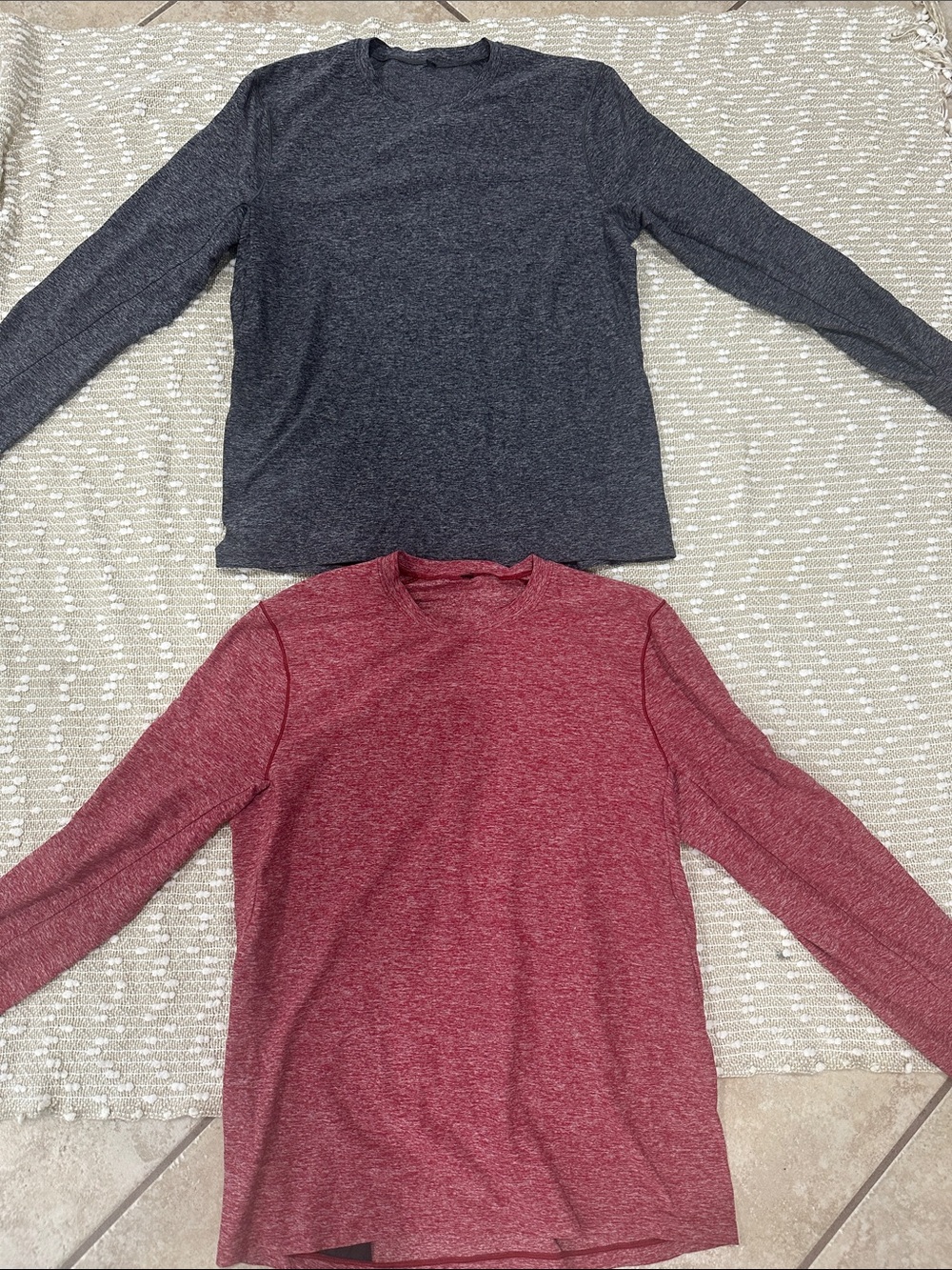 lululemon athletica Kids Long-Sleeve Crew Neck Tops in Charcoal and Red Heather